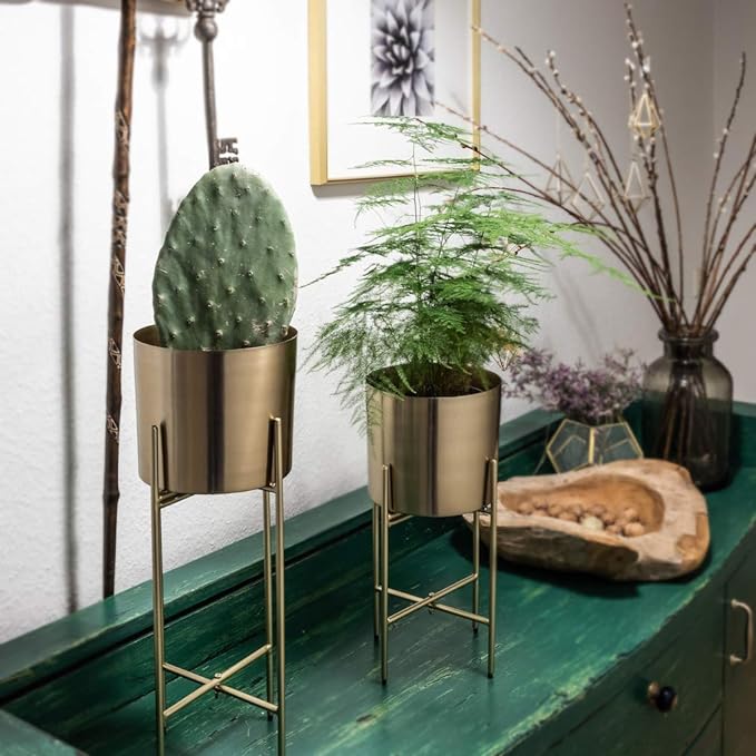 babyyoyaya Set 2 Brass Gold Planters with Stand, 7 Inch Diameter Planter Pots with Stands, Modern Flower Pot, Mid Century Living Room Decor for Orchid, Aloe, Large Cactus Plants, 7 Inches Diameter